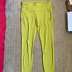 Fast and Free High-Rise Crop Leggings